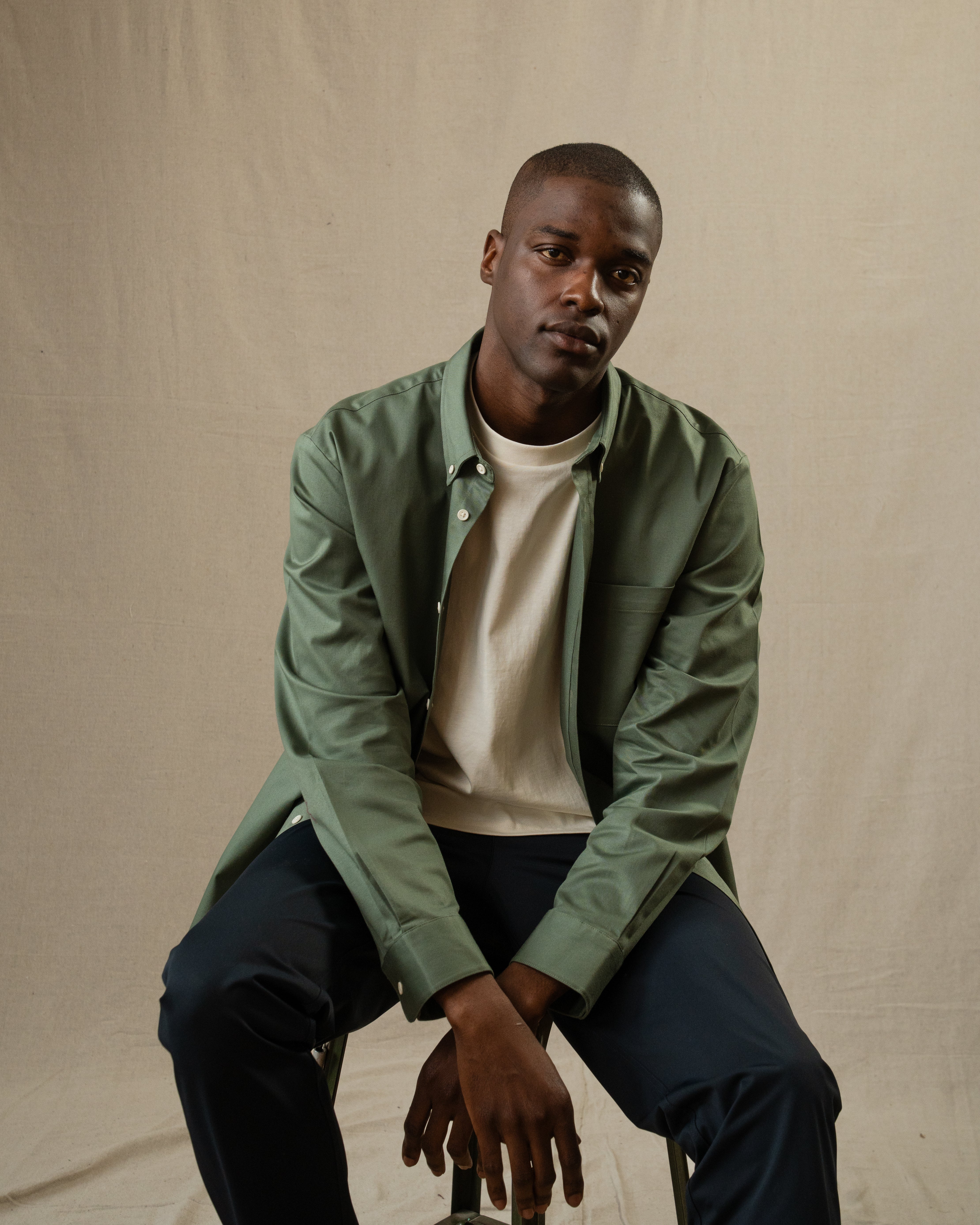 Austin Oxford | Olive
Welt Trouser | Navy